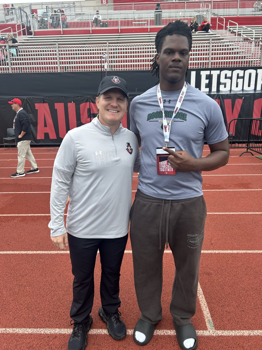tupnext_'s tweet photo. Thank you @lucasreed12 for the game day the atmosphere was amazing, go Govs!!

@Coach_Perkins @CoachAHarrell11 @CoachStehle_  @Superstar_stock https://t.co/M691QKmz6n