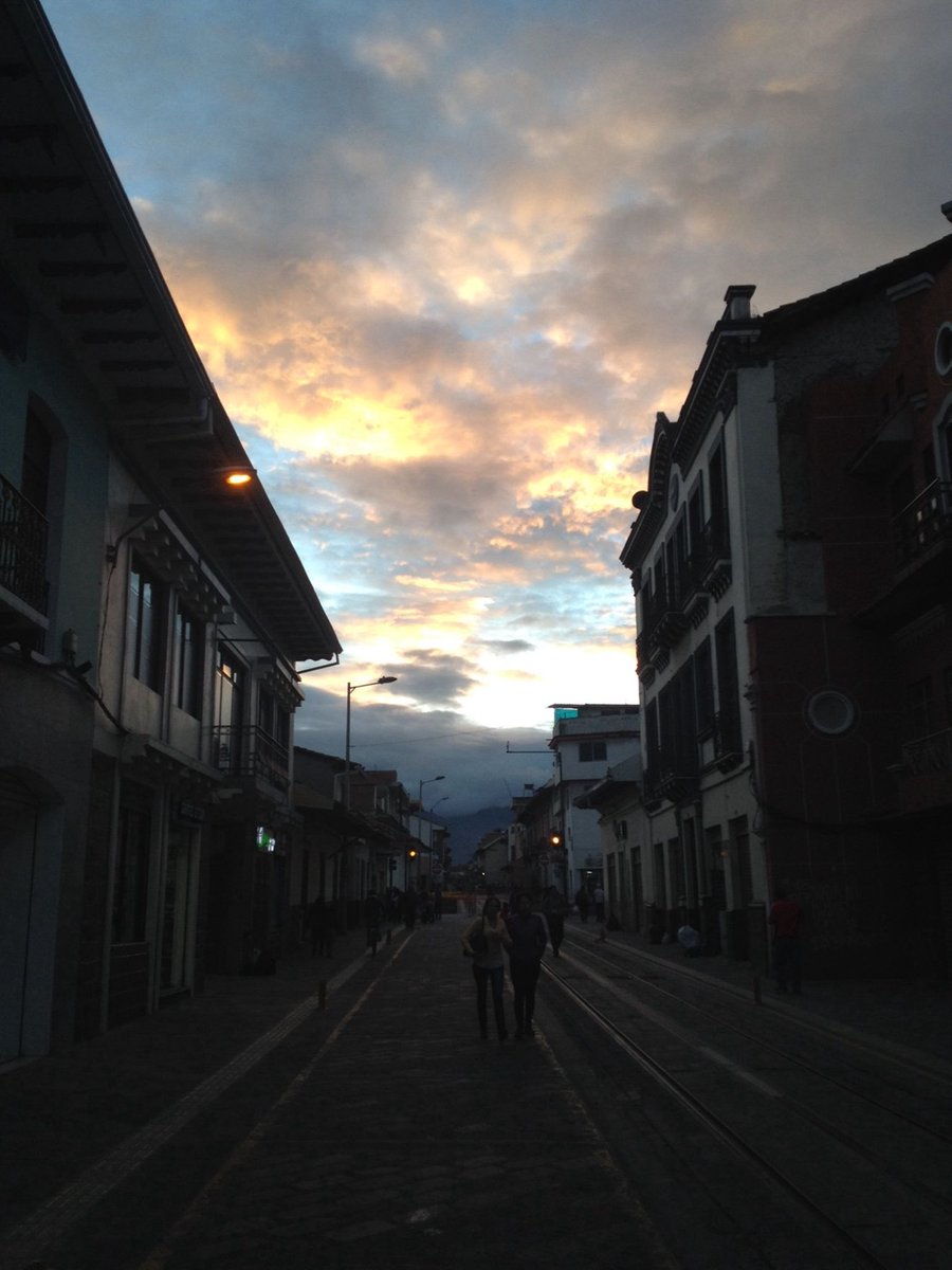 ZoeyGarthhbze's tweet photo. Explorando las callejuelas coloridas de Oaxaca, probando mole negro y escuchando mariachis en el atardecer. Este lugar se roba mi corazón!， https://t.co/xt4TU8sUlJ