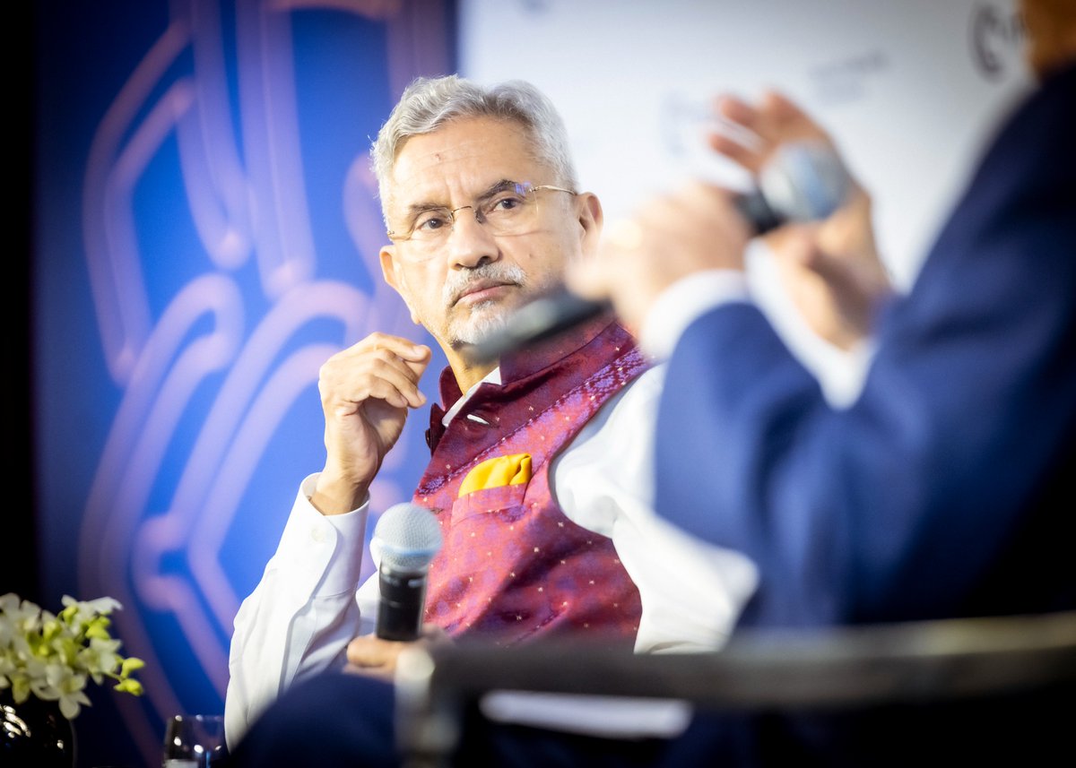 MunSecConf's tweet photo. Day 1⃣ of #MLMNewDelhi brought together perspectives on some of the most pressing challenges shaping the global order:
🔹 the role of emerging and middle powers
🔹 global health
🔹 maritime security in the Indo-Pacific
🔹 the future of democracy
More to come tomorrow. 🇮🇳 https://t.co/MNcdWzfhnk