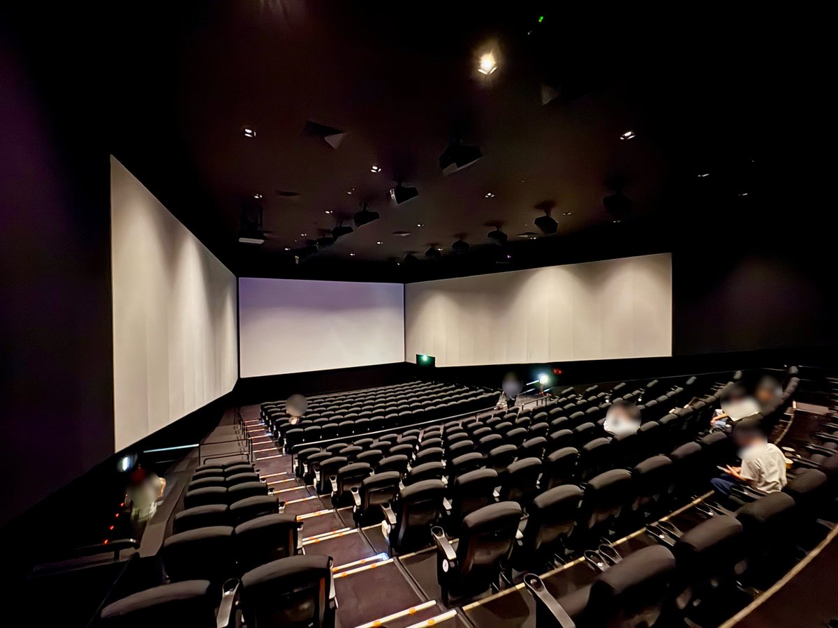 mushroom080's tweet photo. T・ジョイ蘇我 シアター6 ScreenX with Dolby Atmos 超かぐや姫！
横スクリーンはL列まで
K列で視野が丁度埋まるが奥行き分中央が小さく広角に見える
横の末端は情報量少ないのである程度前に行くのもアリ
Atmosはバルトや立川よりは少し弱く感じたが多分そちらが強めなのでこの位がバランス良さそう https://t.co/QYKmXvS9cw