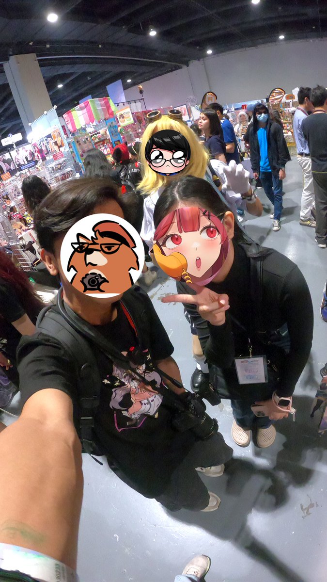 ks4ma25's tweet photo. pic with kira + random faac photobomb https://t.co/Wfm0U6v49d