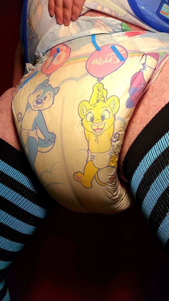 rev_the_snep's tweet photo. It kinda smells like pee in here, mind getting a little closer and seeing if you can tell where it's coming from? 👉👈 https://t.co/hccpCgYvXb