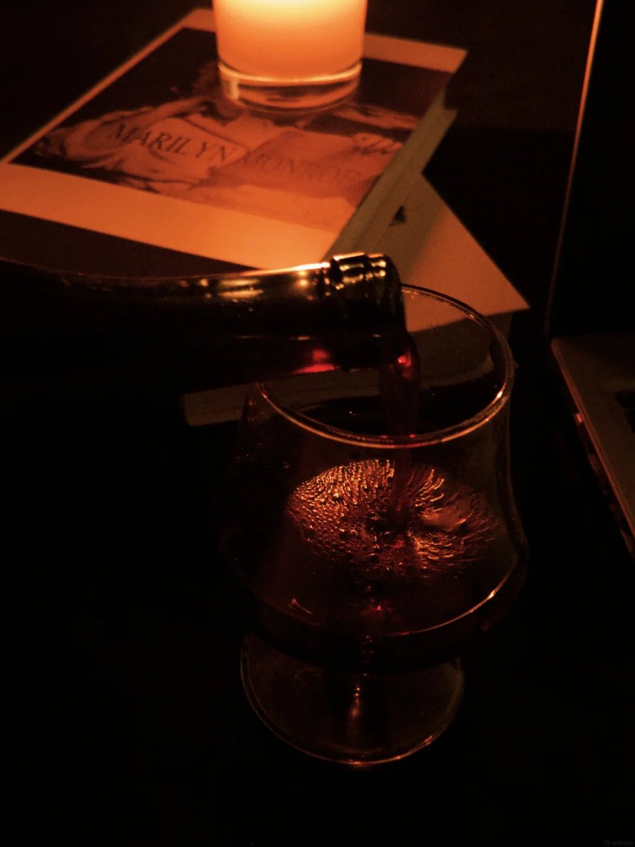 mmx____0's tweet photo. 喝一杯巧克力coco晚安红葡萄酒 蔓越莓和树莓的果香与可可豆烘焙结合 此刻站在窗边 酒杯轻摇

祝失眠的朋友有个好梦~

#敬自己 #浅酌晚安酒 https://t.co/4NTj5Em933