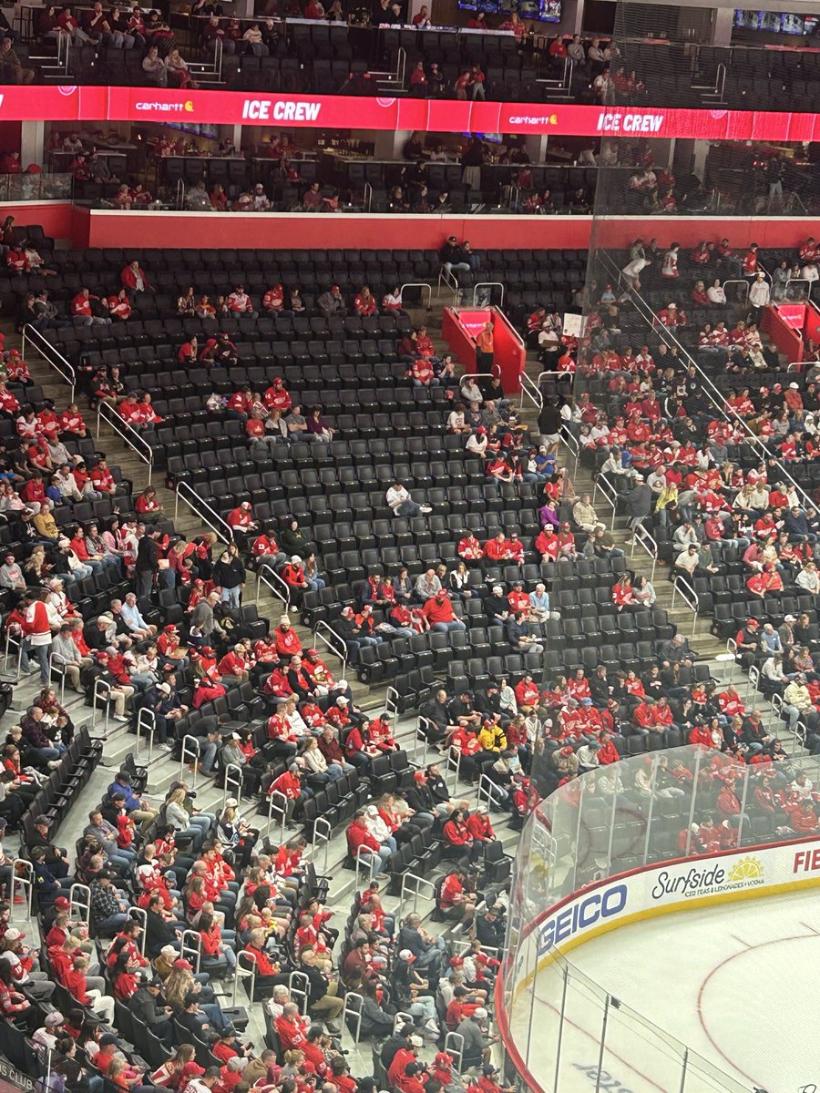 313Hockey's tweet photo. Lower bowl btw. 5 minutes left in the first period. 

Sell the team https://t.co/QWmzw0hVgN
