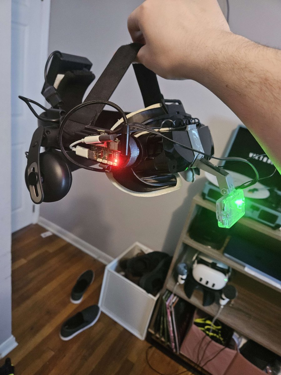 Cade_XR's tweet photo. all headsets were made to be customized https://t.co/TNQCVGlHAl