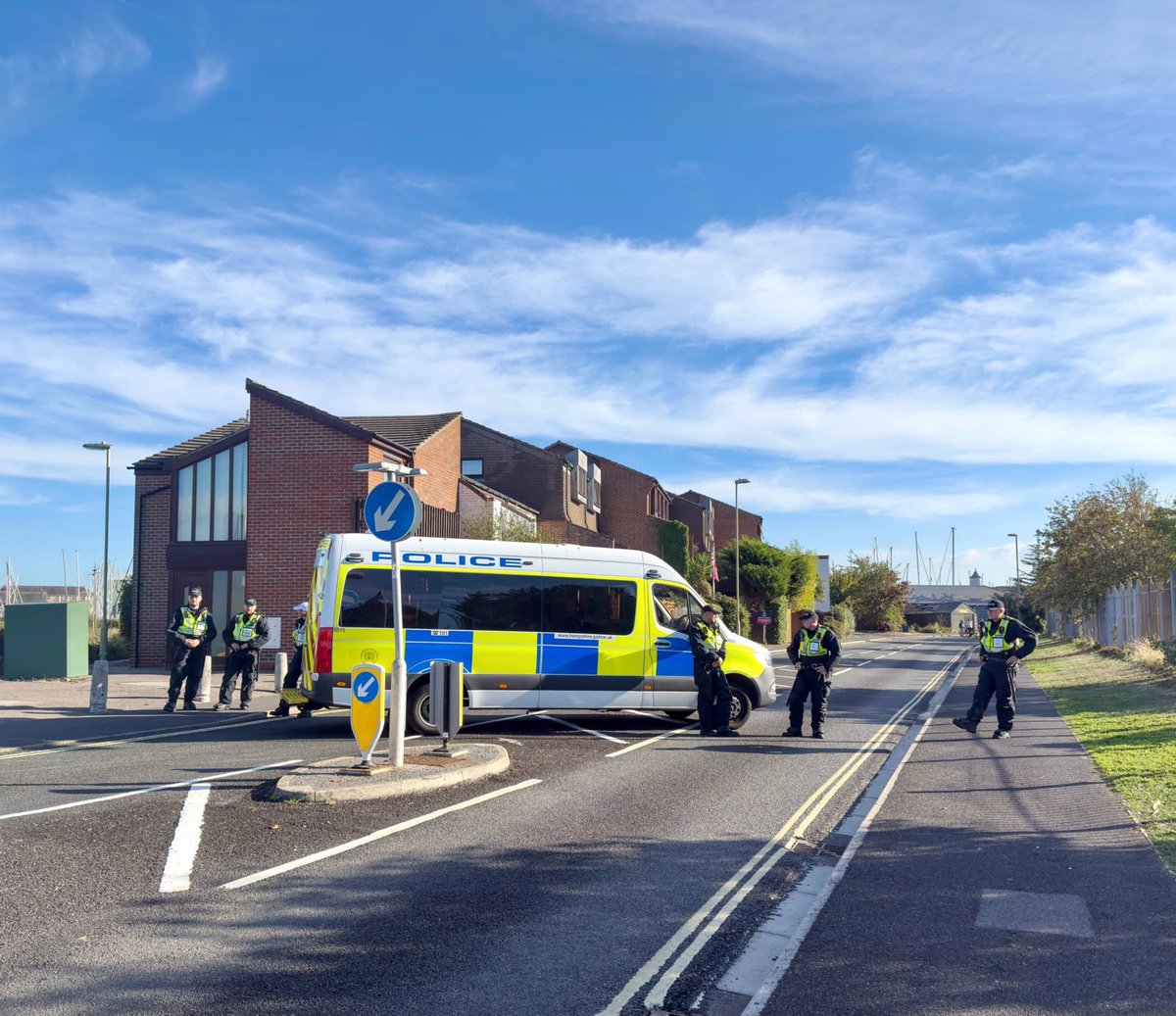 WasAcop's tweet photo. 🚨We are now in a place where a whole town gets locked down by the Government for a boat that has not arrived….

Gosport. Haslar Bridge shut. Coaches at Fort Blockhouse. Masks banned. 

A dispersal order on the entire town until 7am Tuesday. 

Anyone who wants to stand there is sent to a car park. If not you’re threatened with arrest..

The boat is still in French waters. 

The government will not even say this is the landing. Last time, they took the people to Dover.