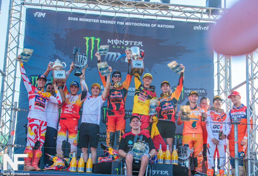 mxgpstatistics's tweet photo. Na 13 jaar wint Belgie weer de Motocross of Nations! De vorige zege werd behaald in 2013 op het circuit van Teutschenthal, vandaag wisten Lucas en Sacha Coenen samen met Liam Everts te winnen in Ernee. #MXGPStatistics #Beup2date #PoweredbyKEMCO #KEMCOMotorsportArchives #MXGP https://t.co/4R3xhPouDA