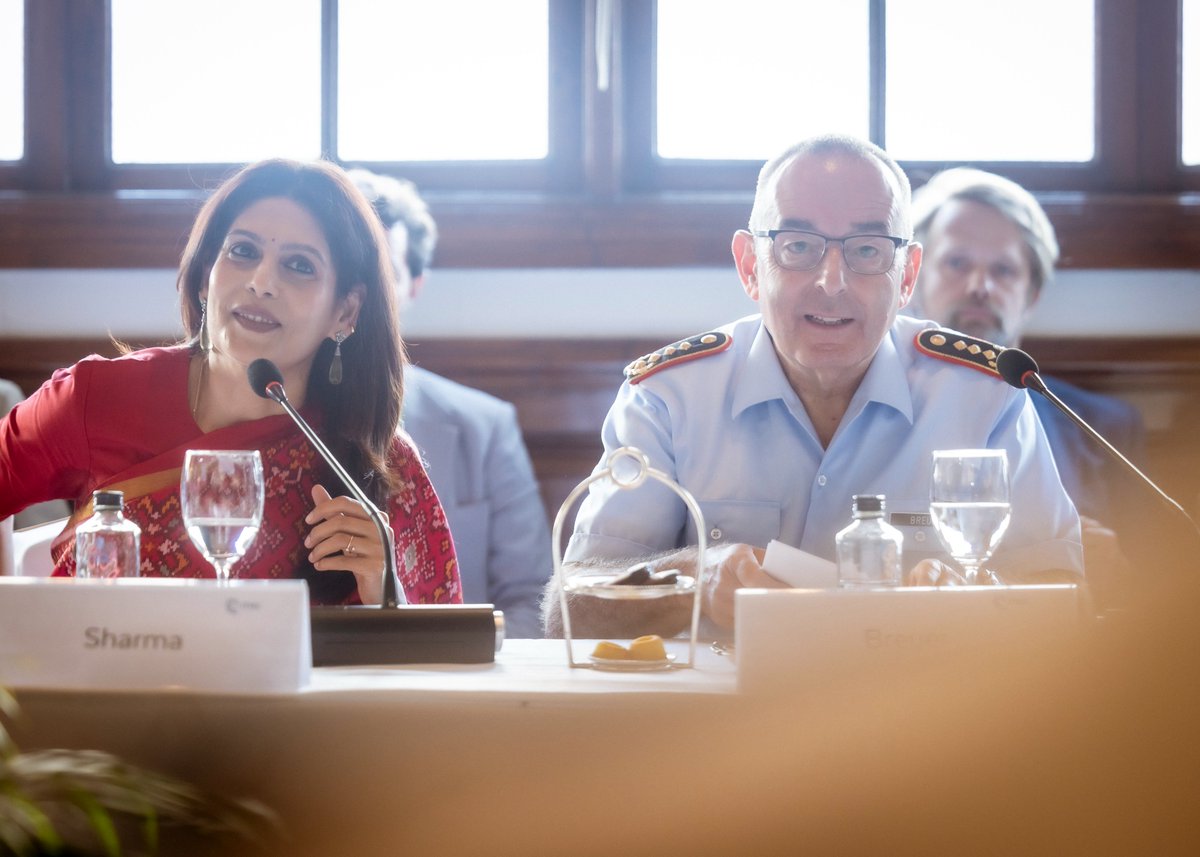 MunSecConf's tweet photo. Day 1⃣ of #MLMNewDelhi brought together perspectives on some of the most pressing challenges shaping the global order:
🔹 the role of emerging and middle powers
🔹 global health
🔹 maritime security in the Indo-Pacific
🔹 the future of democracy
More to come tomorrow. 🇮🇳 https://t.co/MNcdWzfhnk
