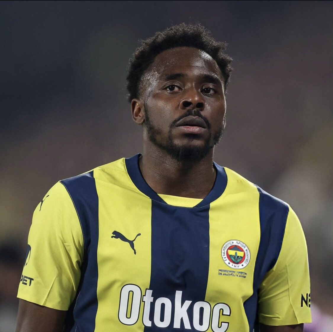 Fazilov111's tweet photo. Osayi Samuel: 'Türkiye'de Yağız adlı bir gazeteci, Menajerim ile iş birliği yaparak yüksek maaş istediğime dair yalan haberler yaptı.

Bu yüzden menajer değiştirdim ve Fenerbahçe kariyerim sonlandı.'" https://t.co/PTUdBj7Ff6