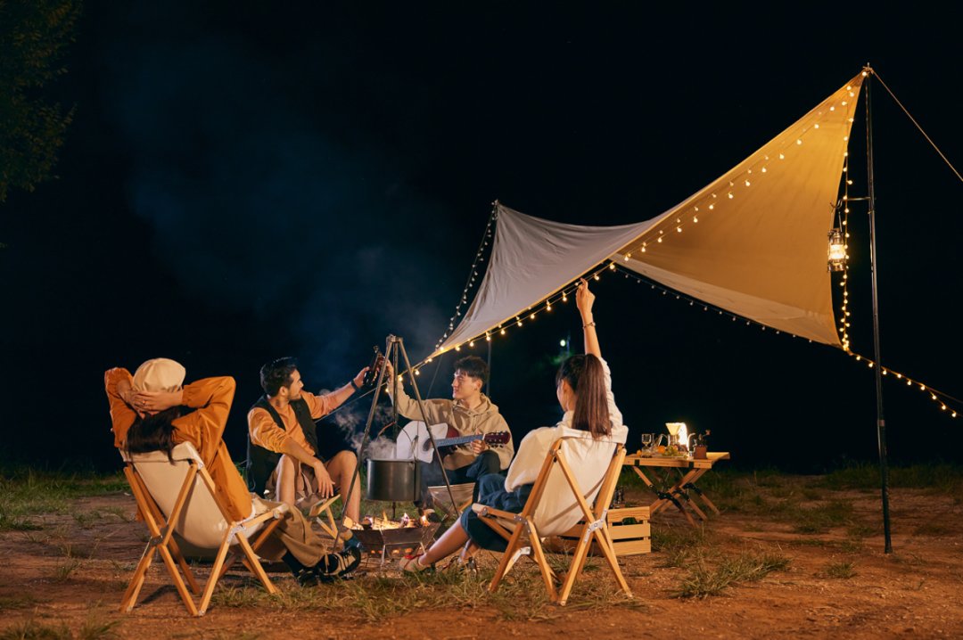 AlinaGrantih's tweet photo. Camping bajo las estrellas, risas con amigos y el aroma de asados al atardecer — la paz que necesitaba. https://t.co/jh1gJGffZ1