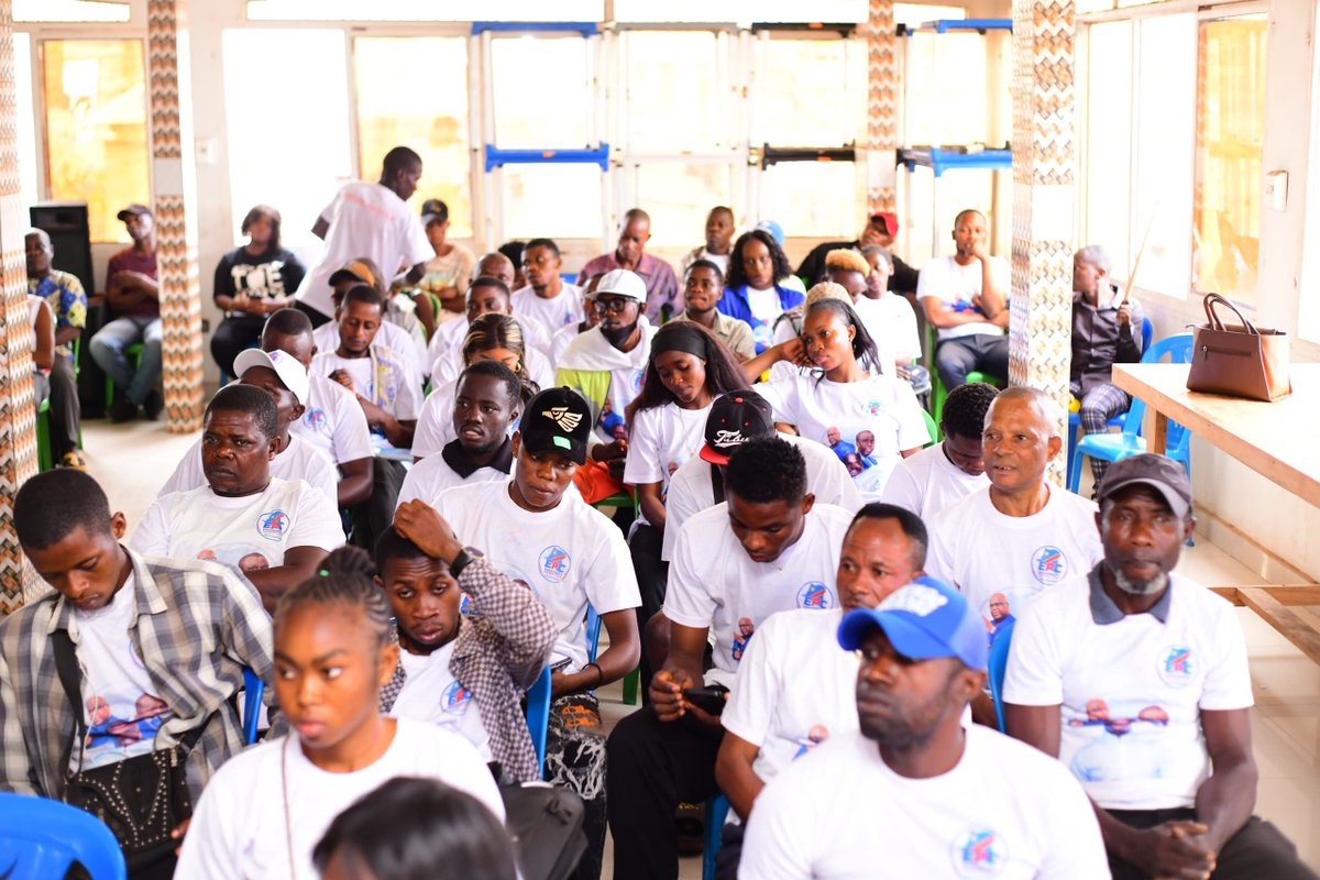 Newscd15's tweet photo. #BOMA | L’EPC EN ACTION

Ce samedi 3 octobre 2026, l’Engagement patriotique pour le changement (EPC) a organisé un grand rassemblement populaire à Boma, dans le Kongo-Central, consacré notamment à la vulgarisation des réformes économiques et monétaires portées par le gouverneur de la Banque centrale du Congo (BCC), André Wameso Nkualoloki.

À cette occasion, l’EPC a également relayé la vision du Président de la République, Félix-Antoine Tshisekedi Tshilombo.

"Au-delà des échanges et des discours, l’EPC a mené une action sociale concrète. Plus de dix centres de santé de Boma ont bénéficié gratuitement de médicaments et de matériel médical de première nécessité, en soutien aux populations locales." A déclaré le président de l'EPC Josué MBUMBA.