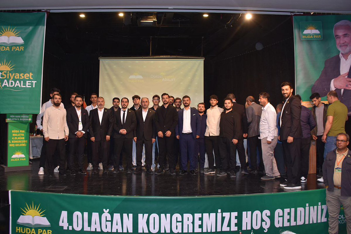 HurDavaPartisi's tweet photo. Gaziantep Milletvekili Şahzade Demir ile Genel Başkan Yardımcımız Yahya Oğraş, Malatya İl Başkanlığımızın 4. Olağan Kongresine katıldı.

Malatya İl Başkanlığına yeniden seçilen Behcet Sevgili’ye görevinde başarılar dileriz.

Malatya için hayırlara vesile olsun. https://t.co/2KXs6e6Jjn