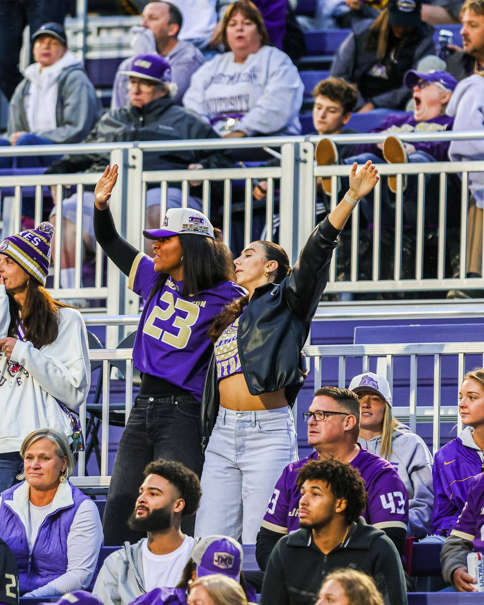 JMUVolleyball's tweet photo. VB 🤝 FB

#GoDukes https://t.co/9C4VWqFDzX