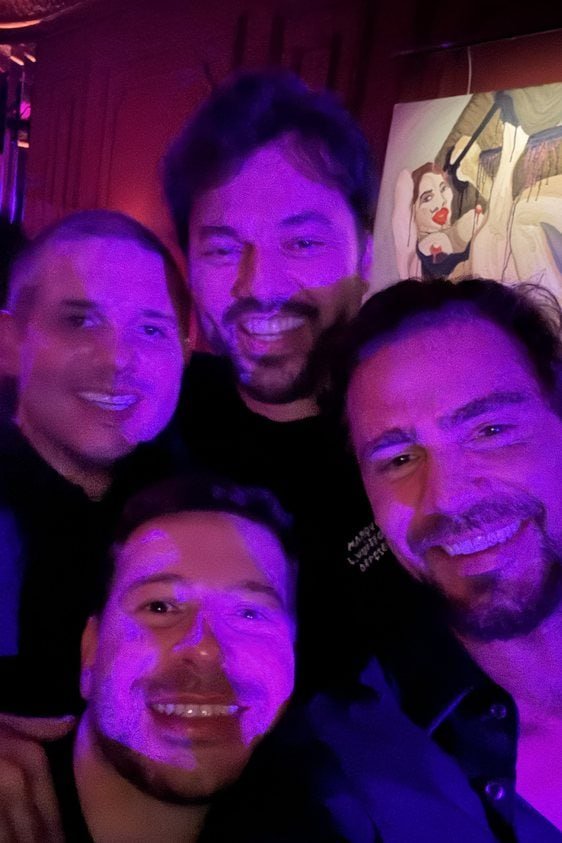 rosanagazola's tweet photo. 🚨 ATENÇÃO: Revista Piauí divulga fotos de Hugo Motta, Fábio Faria e Daniel Vorcaro em festas promovidas pelo banqueiro em Londres, em 2024.

* Detalhe: olha o quadro de fundo. https://t.co/khcQgRWPK1