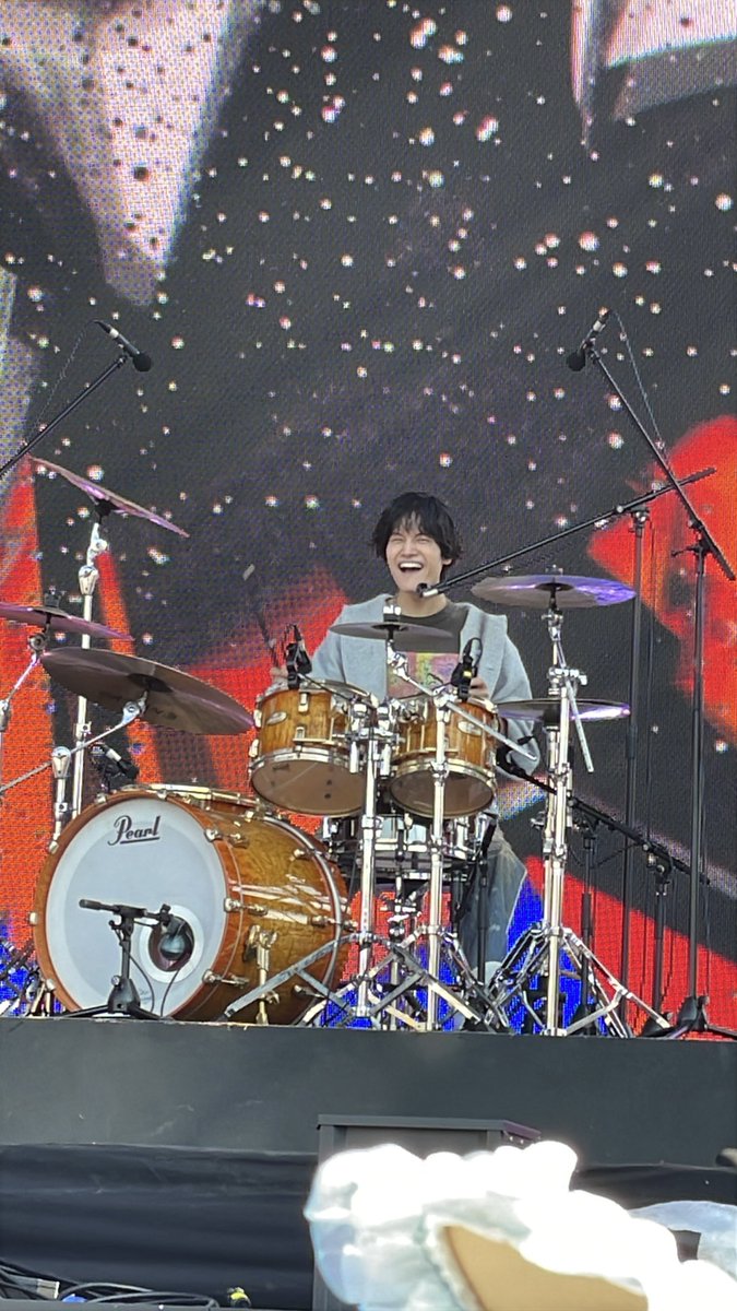 masawan0313's tweet photo. どんな佐野も大好きだけどステージに立ってメンバーと自分たちの音楽を全身使って届けてる時の佐野がいちばん輝いててかっこよくて可愛くて大好き😭
会える時間ひとつひとつ大切にしないといけないって改めて思った1日だった🥲
初海外連れてきてくれたのが佐野で幸せだよ🥲✨
 #XMF  #佐野晶哉 https://t.co/1CMZ6q94mt