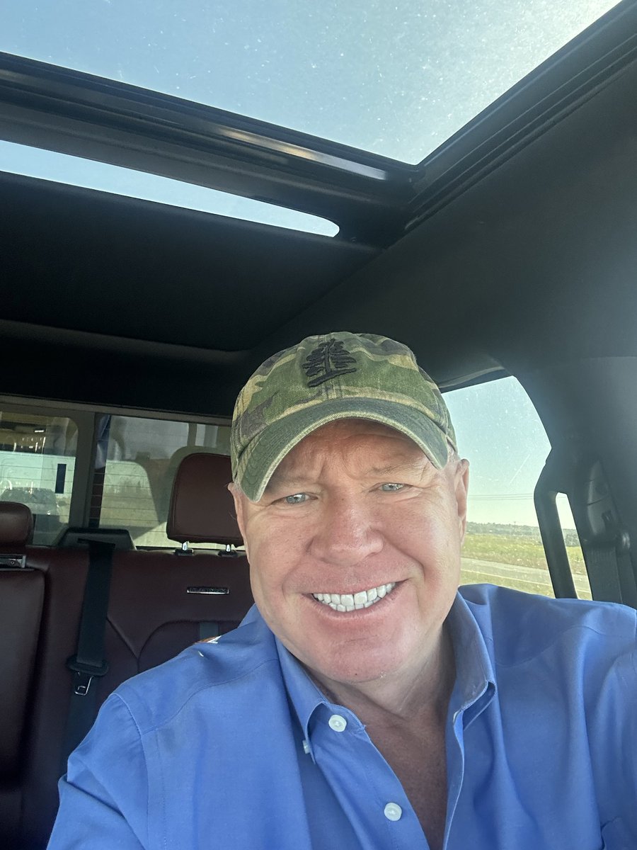 JeffreyRWRath's tweet photo. ALBERTA ! 🚨 

GOOD MORNING !

Had a nice morning. Had breakfast with my good friend David Krayden. (@DavidKrayden) 

At the end of our meal our waitress came to our table to ask what we were talking about. 

She then volunteered that she was voting for independence on the 19th with over 25 members of her extended family. She promised to get on her phone and help get out the vote. 

After this I stopped to pick up some supplies. I had a nice conversation with a random store clerk about Alberta Independence. 

He volunteered that everyone he knew including all of his fellow employees were voting for independence. 

He also said he didn’t believe any of the polling. His comment was that he knows dozens of people who will vote for independence but won’t publicly admit it. 

He promised to get on the phone and help get out the vote.  

We then had a good laugh about what a couple of despicable goofs @jkenney and his “buddy” Nenshi are… 

This is how we will win.  We need to make this too big to rig. 

If everyone has these conversations with people they don’t know as well as their friends and family our children will have a future again. 

ALBERTA WILL BE FREE!