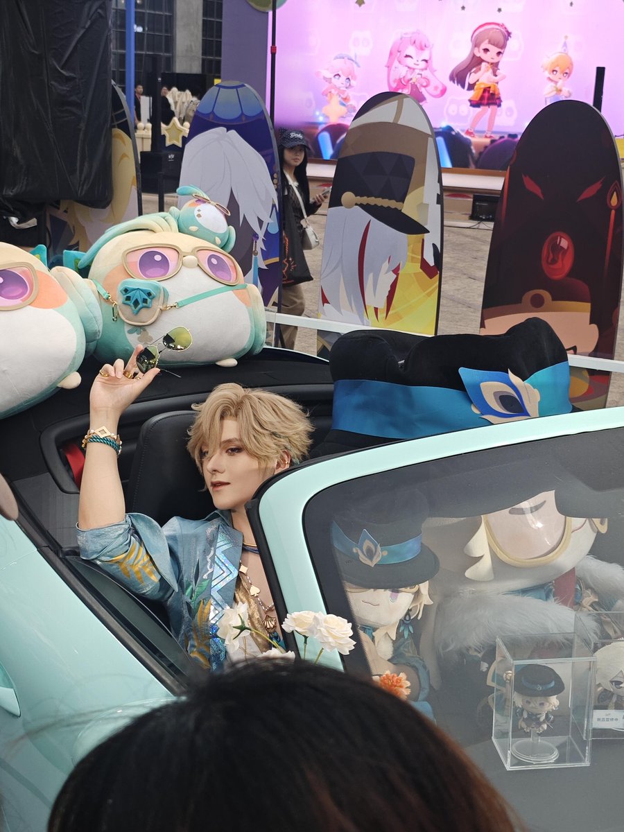 ahrileria's tweet photo. Aventurine surrounded by plush and a car is so cute 😭💖 https://t.co/fCVuDS3KYM