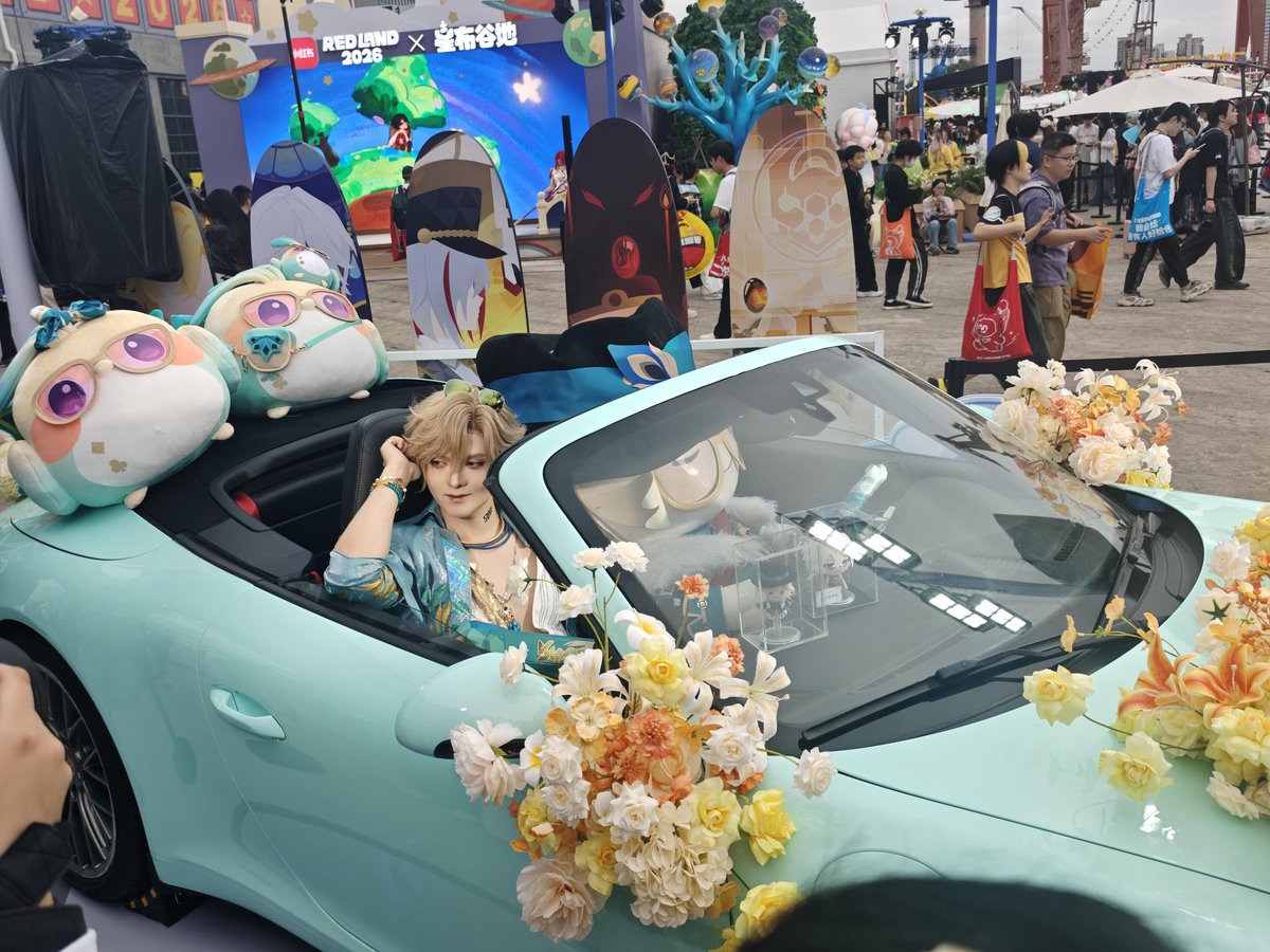 ahrileria's tweet photo. Aventurine surrounded by plush and a car is so cute 😭💖 https://t.co/fCVuDS3KYM