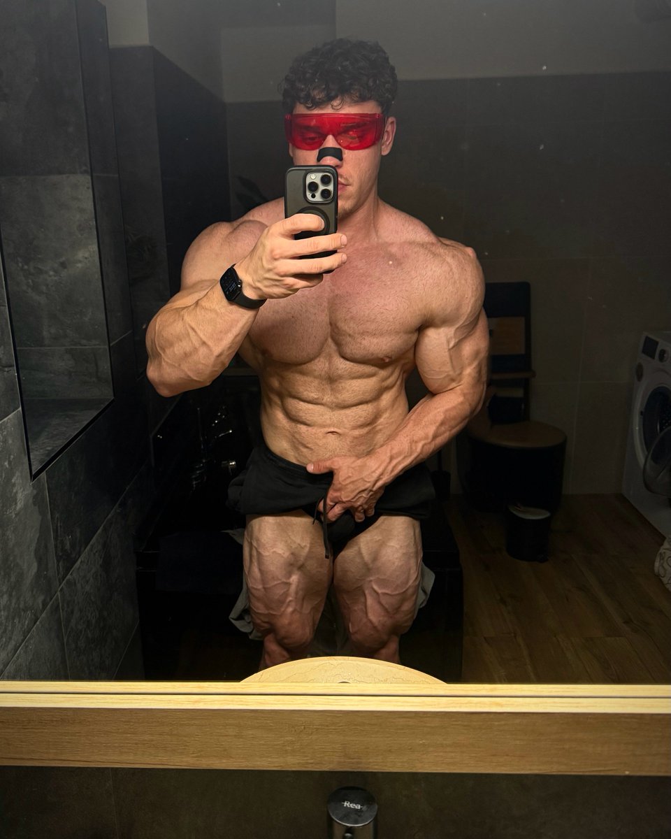 alphathomas23's tweet photo. If you see this, be a good boy and RT👿💪🏻 https://t.co/ZBAp9wmXGd