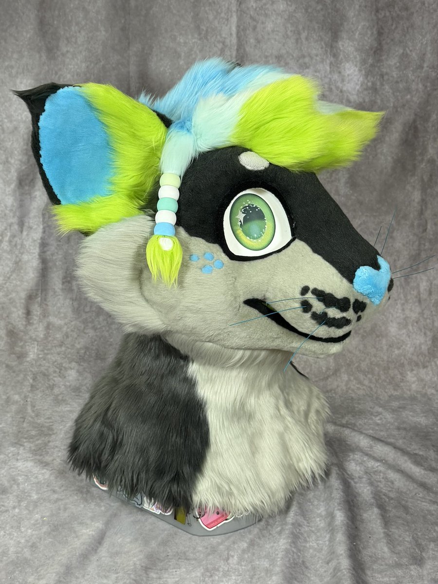 princeyeen_'s tweet photo. To anyone who thinks that a high quality fursuit is always going to be a minimum of $5k or more

Please research
Ask folks about their makers
I consider my work high quality and my heads start at less than $2k, with partials averaging around $2500 and I know many makers 1/2 https://t.co/lUsD6GFsae