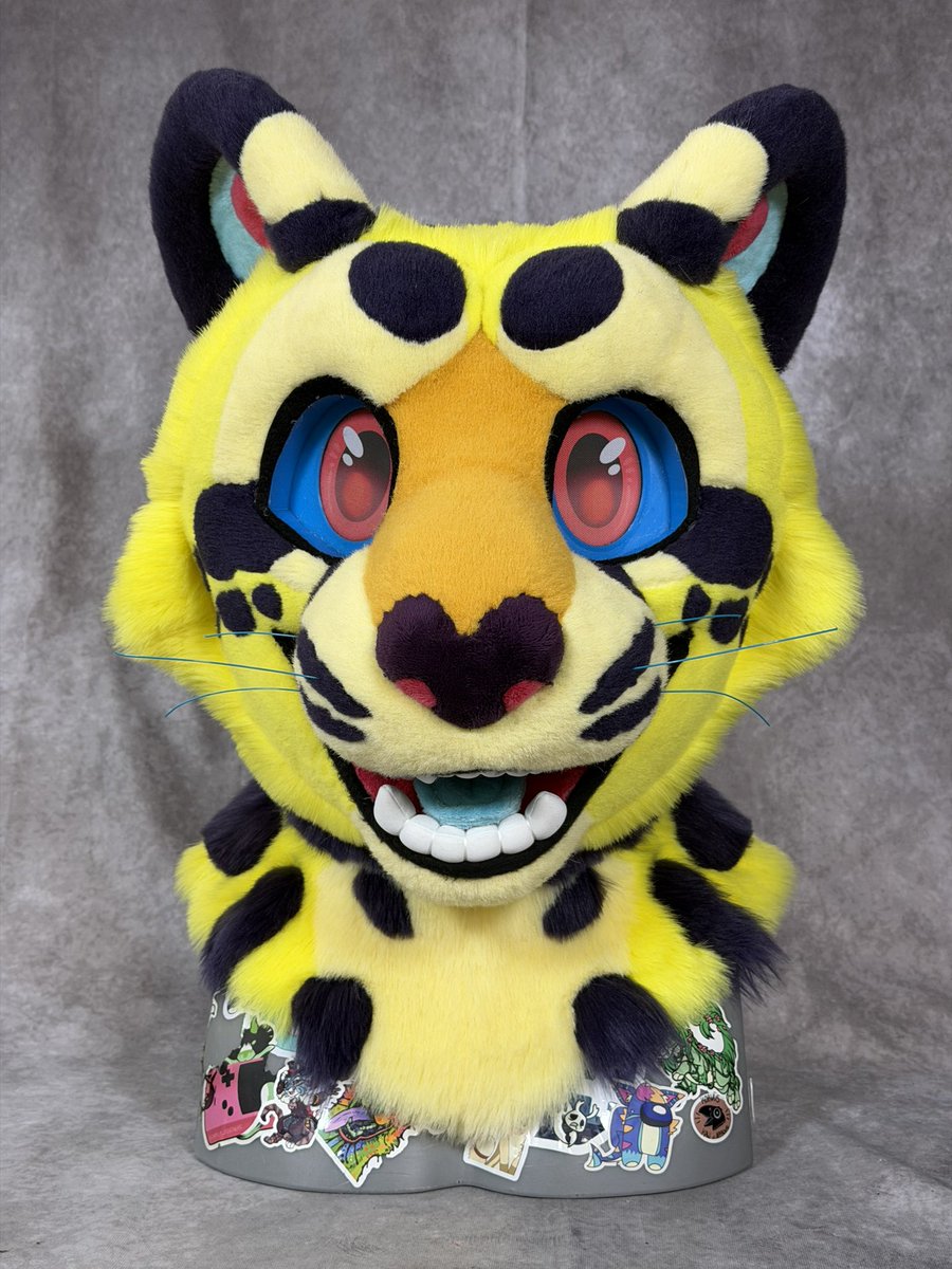 princeyeen_'s tweet photo. To anyone who thinks that a high quality fursuit is always going to be a minimum of $5k or more

Please research
Ask folks about their makers
I consider my work high quality and my heads start at less than $2k, with partials averaging around $2500 and I know many makers 1/2 https://t.co/lUsD6GFsae