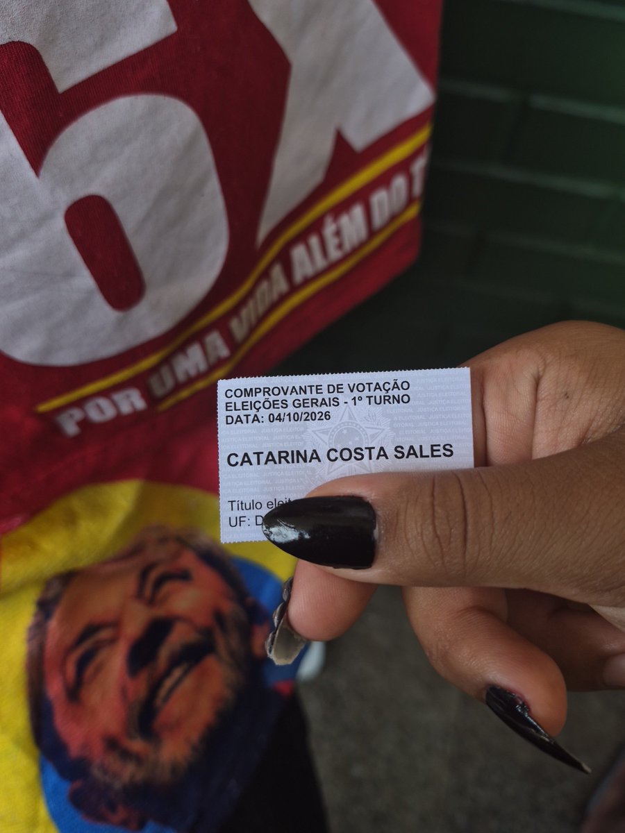 dongdarko's tweet photo. sinto orgulho até meus ossos sobre a criação e o estudo que me levaram a ser quem eu sou. lutem, se posicionem sempre e jamais esqueçam que estar vivo já é um ato político! ⭐️❤️ https://t.co/xKssiWbGJM