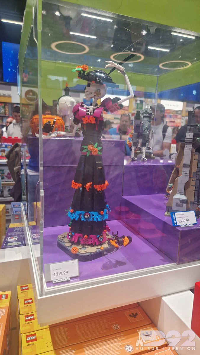 ED92Magic's tweet photo. Halloween at the LEGO Store π
βBrick or Treatβ
Why not add to your Halloween Decorations with Lego this year!
-Dia De Los Muertos Lego β¬119.99 ππΈ
-Pumpkin Lego β¬29.99 π
#DisneylandParis #Halloween #LegoStore @LEGO_Group https://t.co/nhjs2PIWIF
