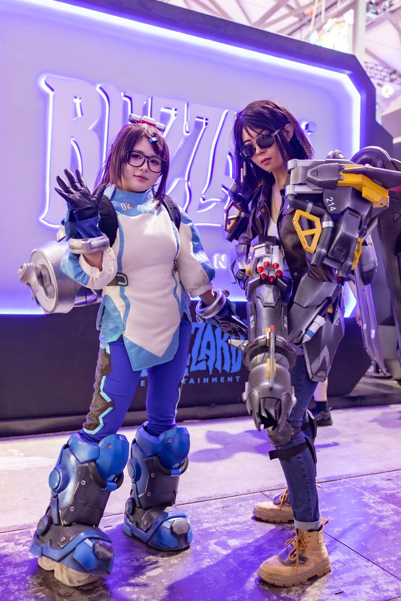 AnastasiaHz8's tweet photo. Primer día del comic con local!  Me encontré con tantos cosplays increíbles y me llevé una foto con mi personaje favorito. Qué experiencia genial!， https://t.co/XIznOBWTxw