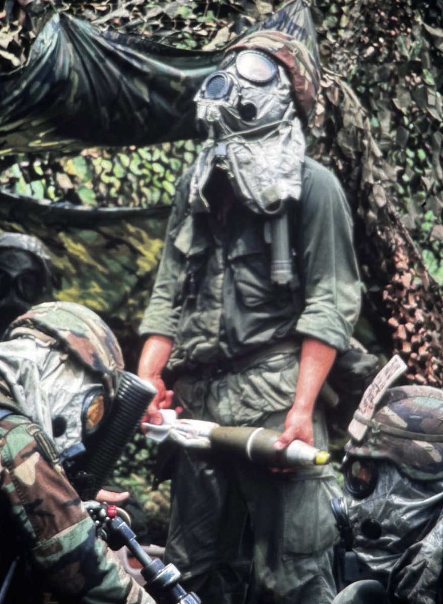 blackstarops's tweet photo. the U.S. army during jungle training exercises in panama (1988) https://t.co/JUgz23mrgS