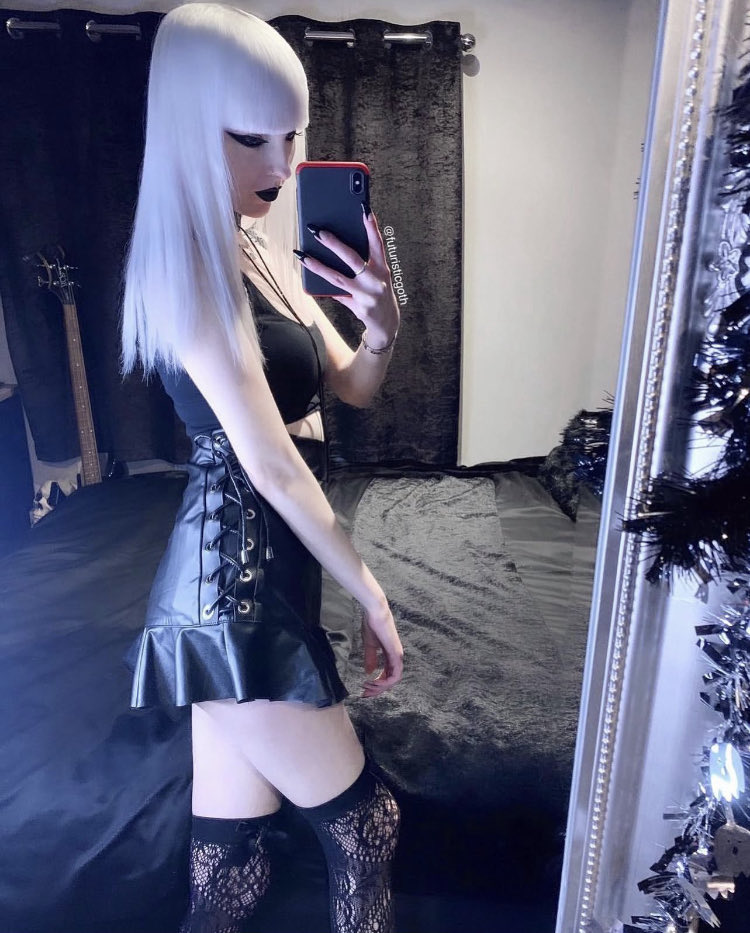 Sandra20750's tweet photo. Who is interested in BDSM? https://t.co/urXICBbMY8