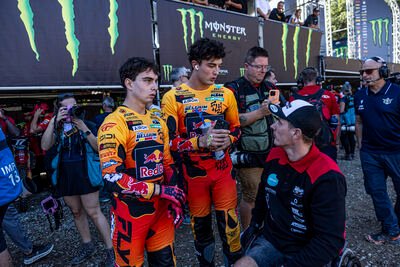 mxgpstatistics's tweet photo. Voor de derde keer winnen 2 broers de Motocross of Nations, in 1964 de Britten Derek en Don Rickman. In 2024 en 2025 waren het Hunter en Jett Lawrence en nu Lucas en Sacha Coenen. Een tweeling won de MXoN nog nooit! #MXGPStatistics #Beup2date #PoweredbyKEMCO #MotocrossOfNations https://t.co/a0rdpG3z52