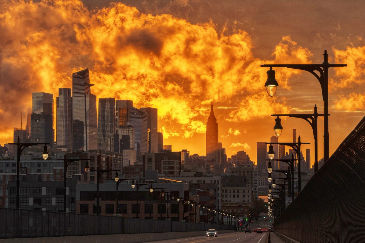 GaryHershorn's tweet photo. Some others from sunrise in New York City, Sunday morning seen from Hoboken, NJ #newyorkcity #newyork #nyc #sunrise @empirestatebldg #sunrise https://t.co/vidpo7FpcM
