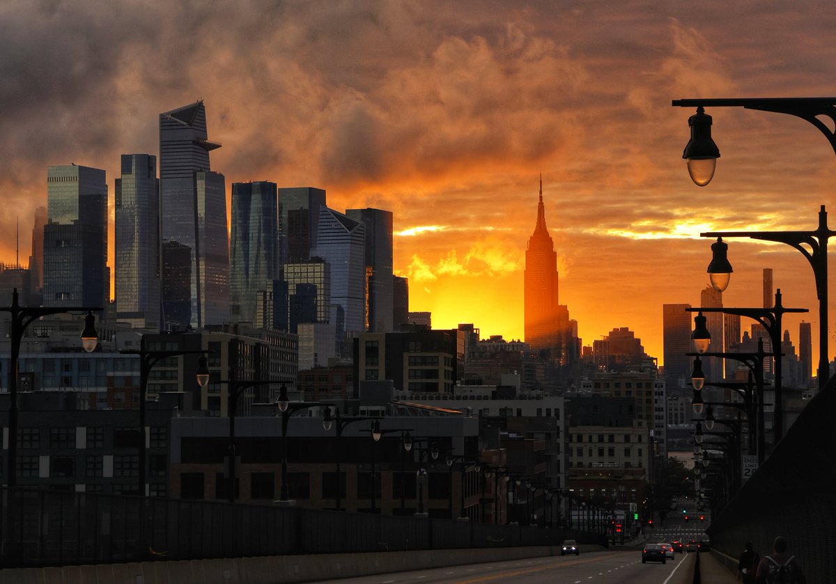 GaryHershorn's tweet photo. Some others from sunrise in New York City, Sunday morning seen from Hoboken, NJ #newyorkcity #newyork #nyc #sunrise @empirestatebldg #sunrise https://t.co/vidpo7FpcM