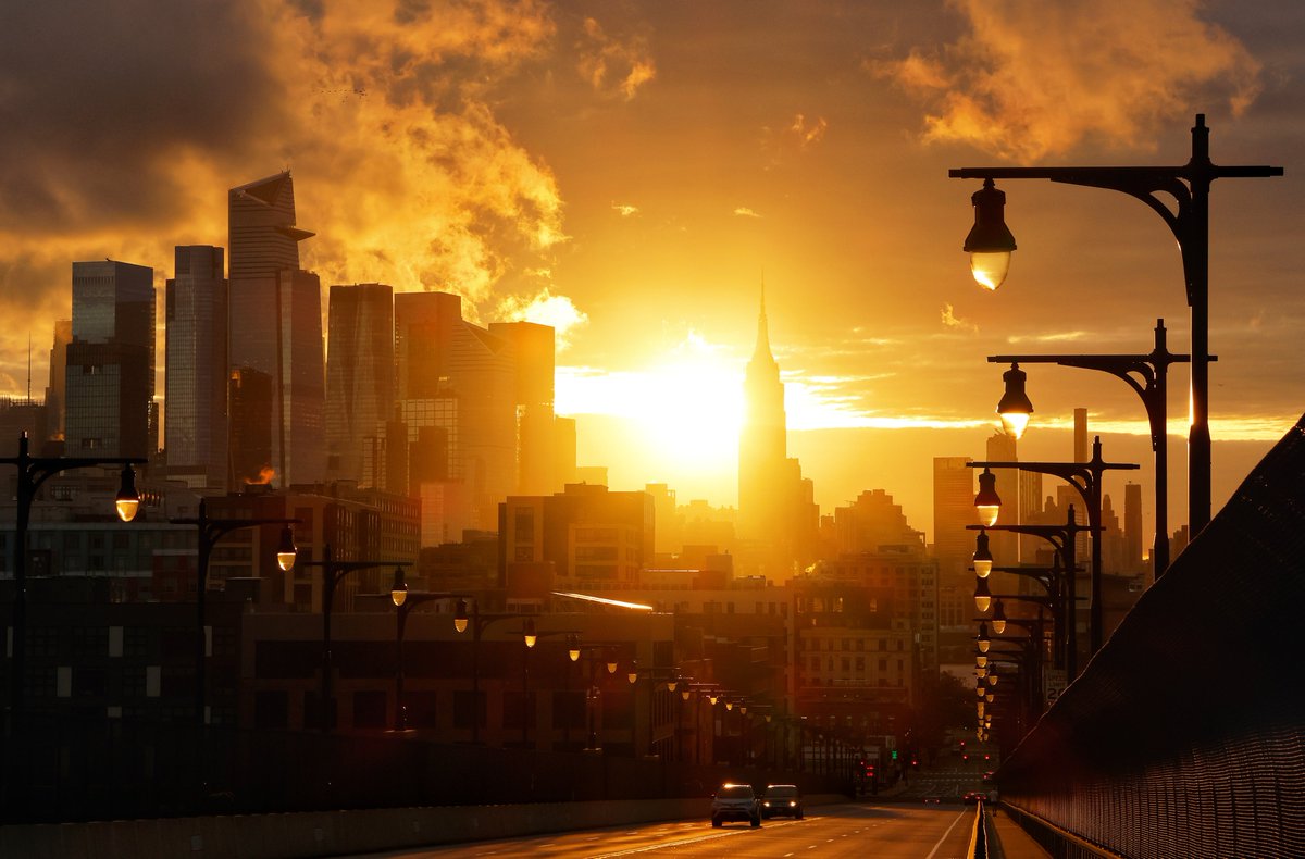 GaryHershorn's tweet photo. Some others from sunrise in New York City, Sunday morning seen from Hoboken, NJ #newyorkcity #newyork #nyc #sunrise @empirestatebldg #sunrise https://t.co/vidpo7FpcM