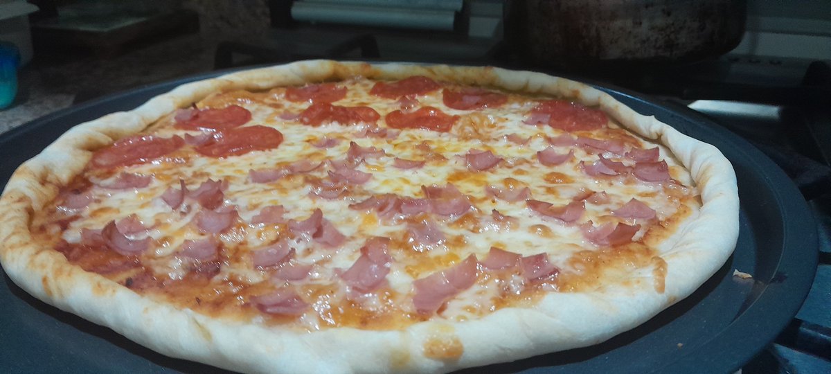 0kaneWo's tweet photo. Hoy solo vengo a antojar con pizza casera ✨️ https://t.co/SJ2UNCoCAF