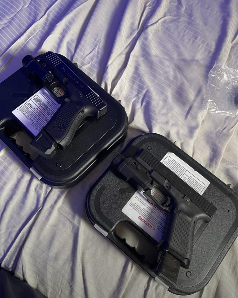 Chuckyfrmdaplug's tweet photo. Glock 19 n 17 gen 5 lmk 
#htx #htxx #houston #houstonfreaks #houstonmeets
#southeast #katy #kingswood #northside #pasadena #houstonlinks #Freaky https://t.co/BHXKSEJLfG