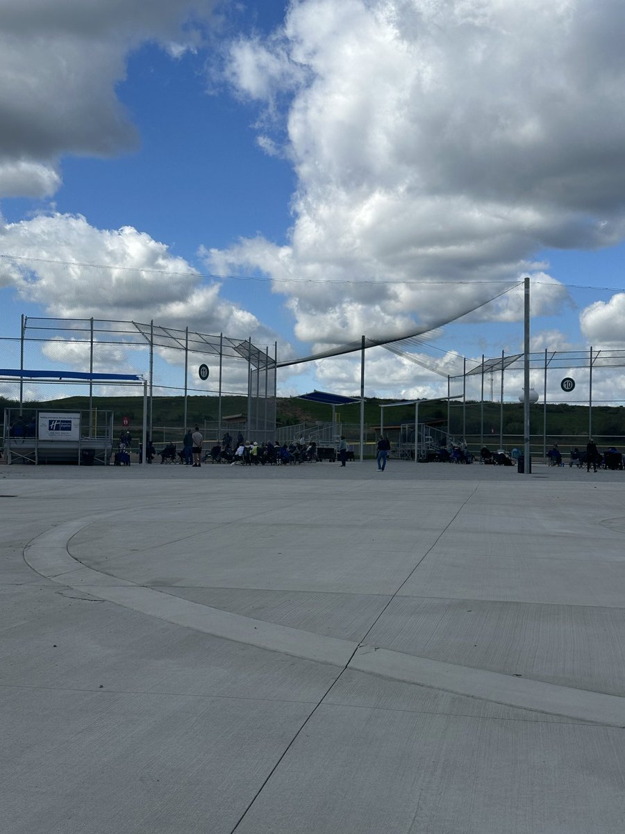 MeijerSprtCompl's tweet photo. Another Beautiful Sunday here at the complex. @AQBaseball JV with a DH. Lake Effect Fall league in the 1st round of their Fall Playoffs!!  All quads are busy today! https://t.co/ALR9AEY5Ob
