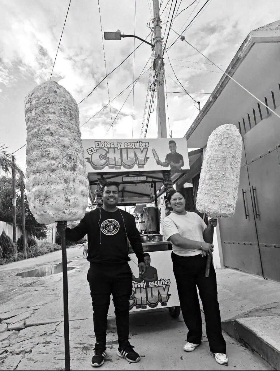 quinomixe's tweet photo. Ayer fueron asesinados “Chuy” y su pareja Rosalba, conocidos en la ciudad de Oaxaca por su emprendimiento de elotes y esquites. Es lamentable el crecimiento de la violencia. Llamo al fiscal @FiscalOaxaca  y a la @SSPC_GobOax a trabajar para garantizar el ejercicio comercial. https://t.co/YRsdSmKJ7C