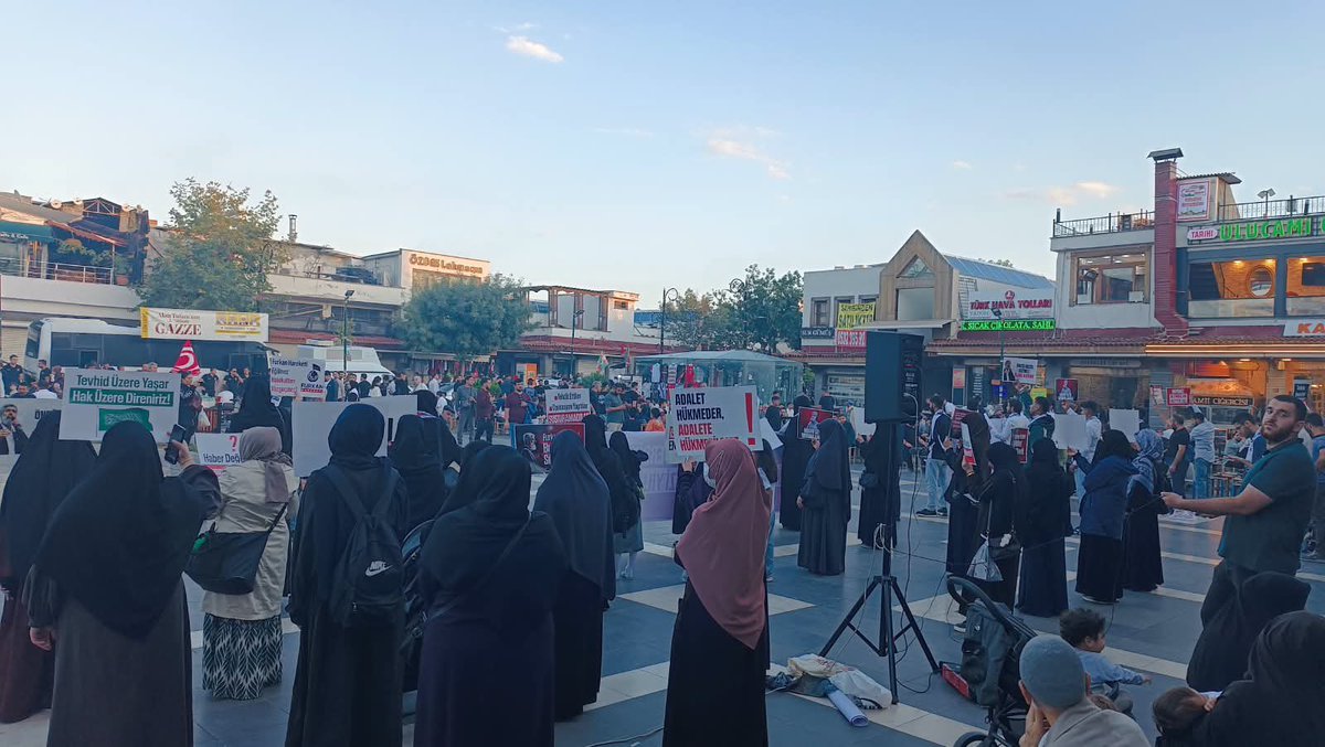 FHDiyrbakir's tweet photo. Adalet talebimizi haykırmaktan vazgeçmiyoruz.
Haksızlık karşısında susmayacak, hakkın ve özgürlüğün yanında durmaya devam edeceğiz.

Bugün olduğu gibi yarın da adalet için mücadelemizi sürdüreceğiz.

#AkpDönemiZulümDönemi
#ZulmeKarşıMeydanlardayız
#AlparslanHocayaÖzgürlük https://t.co/xYSM9KTAFd