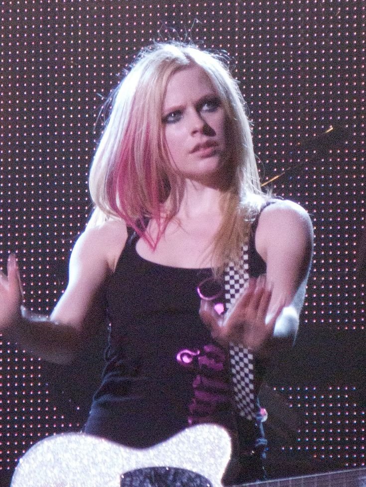 thinkinglovesux's tweet photo. and what if i said that tbdt era was more iconic than let go era.... https://t.co/RUFvmXjNDV