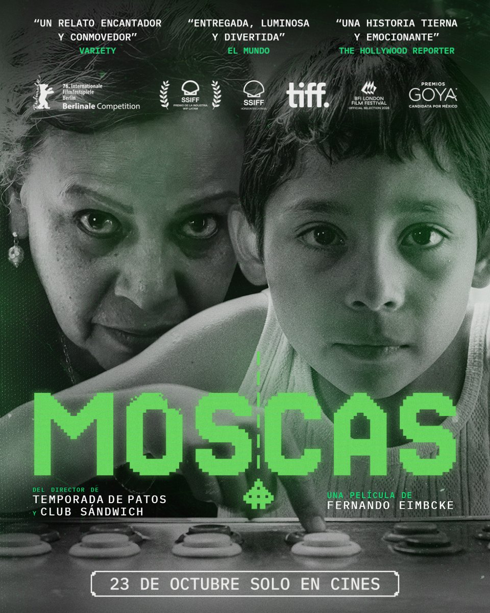 acontrafilms's tweet photo. Os presentamos el póster oficial de #Moscas, de Fernando Eimbcke 🪰

Lo nuevo del reputado director mexicano ('Temporadad de patos', 'Club Sándwich') es una pequeña joya, divertida y sensible, que encuentra lo extraordinario en lo cotidiano.

Tras pasar por la Berlinale y llevarse la Mención Especial en Horizontes Latinos del Festival de San Sebastián, llega a los cines el 𝟐𝟑 𝐝𝐞 𝐨𝐜𝐭𝐮𝐛𝐫𝐞.