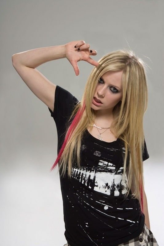 thinkinglovesux's tweet photo. and what if i said that tbdt era was more iconic than let go era.... https://t.co/RUFvmXjNDV