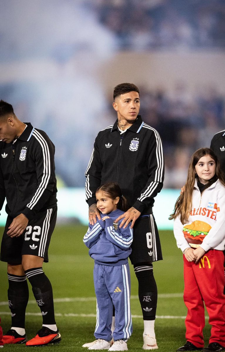 Gaabanaa's tweet photo. Enzo con su Princesita Olí 😍 https://t.co/AwZZEVvW7f