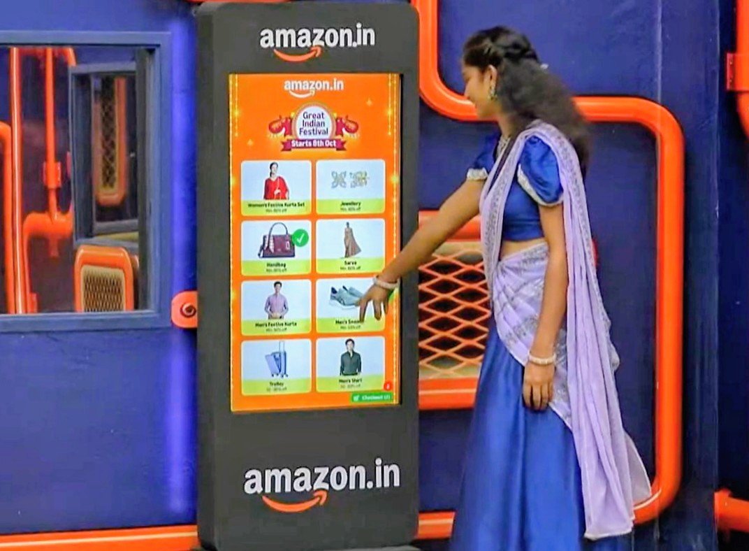 TeluguBulletin's tweet photo. BIGG BOSS TELUGU S10 E29:

హౌస్ నుంచి ఎలిమినేట్ అయిన సృష్టి

తట్టుకోలేక ఏడ్చేసిన షాలిని

ఎలిమినేషన్ ను స్పోర్టివ్ గా తీసుకున్న  సృష్టి

ఈవారం థీమ్ "రోడ్ టు రీలోడ్"

పూర్తి ఎపిసోడ్ కోసం ఇక్కడ click చేయండి: 
https://t.co/Jsp7r1AlLl

#BiggBossTelugu10 #BBTelugu #RoadToReload #BiggBossTelugu #Shalini #Aman #Srushti #Trigun #Jhansi #DebJani #Mukhesh