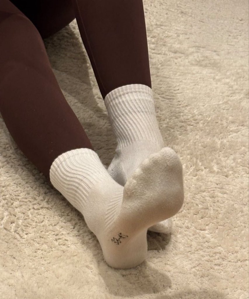 sa_phiragod's tweet photo. getragen, benutzt und genau so, wie du sie von einer echten Findom-Herrin erwarten würdest. 😈🧦

Du willst ein Paar? Dann zeig mir erstmal, dass du es wirklich verdient hast. 💸
Seriöse Anfragen per DM. Kein Betteln, keine Zeitverschwendung. 👠

#Findom #WornSocks #GymSocks https://t.co/d9qphZVhuv