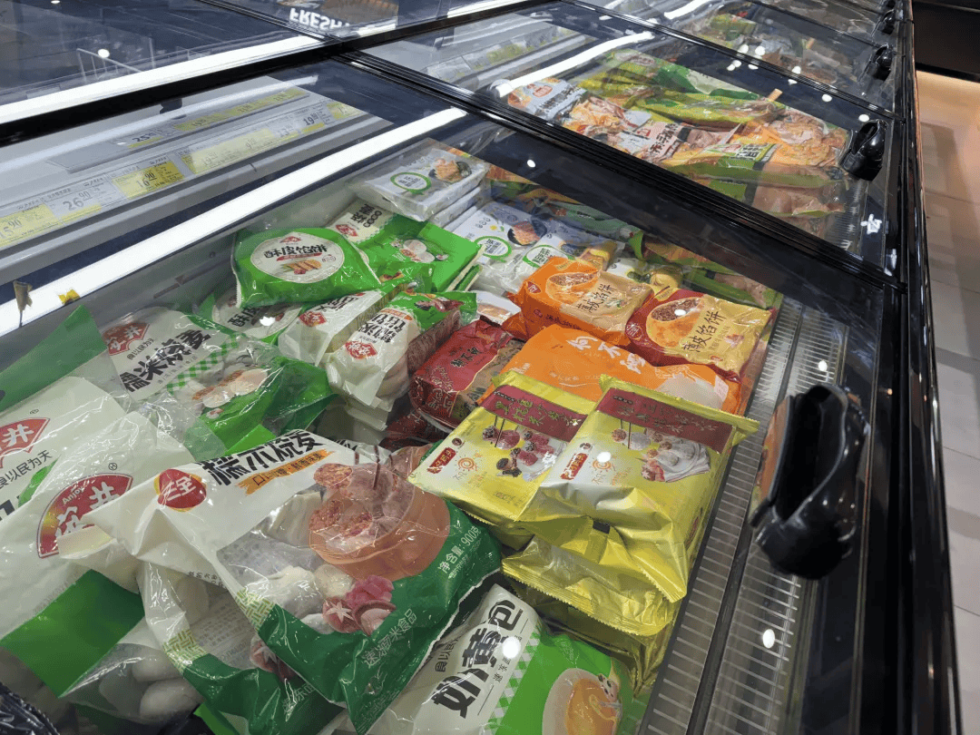 SerenityDrqn's tweet photo. [Hoy reabastezco la nevera de la tienda con snacks fríos, café fresco y bebidas para la semana! ] https://t.co/GLfo60UJI0