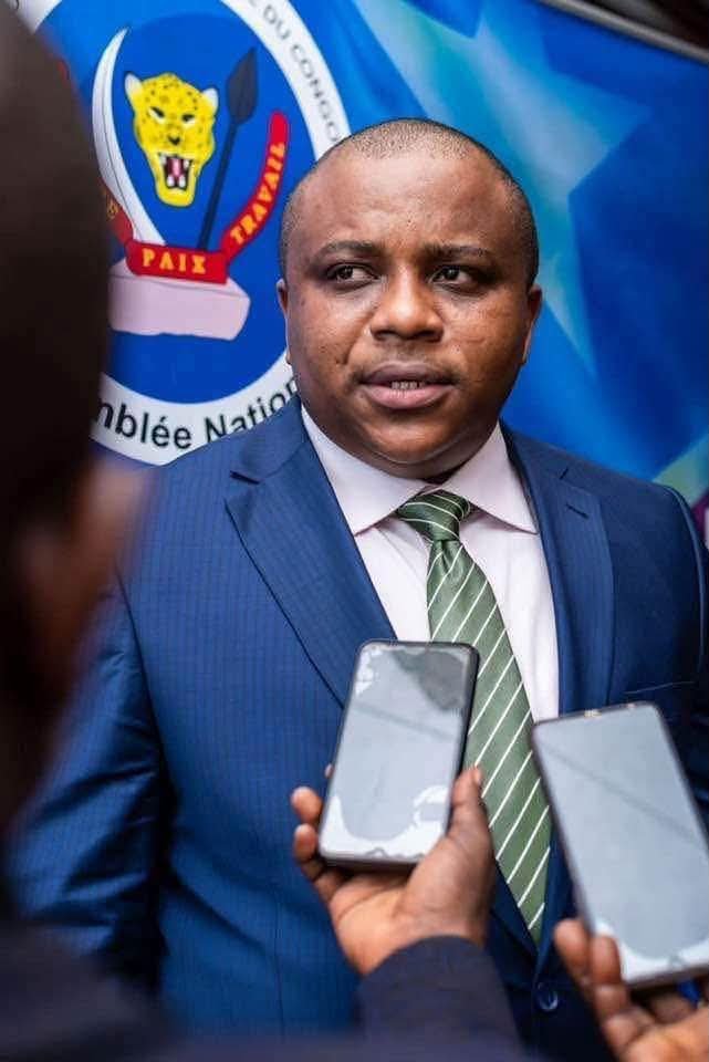 OlivierDomyBey1's tweet photo. 🔴#RDC🇨🇩| Le député honoraire Eric Ngalula
"#RDC #RWANDA NOUS NE LE DIRONS JAMAIS ASSEZ, LES #BANYAMULENGES SONT DES CONGOLAIS. NOMBREUX ONT TOUJOURS OCCUPÉ DES POSTES DE RESPONSABILITÉS DANS NOTRE PAYS. PAR CONTRE, DEPUIS LES ANNÉES 90, #RUBERWA ET #NYARUGABO ONT AVEC L'AIDE DE #KAGAME #AFDL #RCDGOMA #AFCM23 INFILTRÉ NOTRE PAYS. NOUS DÉNONÇONS CETTE ATTITUDE DE S'ÊTRE SERVI DU DIALOGUE DE #SUNCITY POUR ACCOMPLIR LEUR PROJET MACHIAVÉLIQUE D'AUTODÉTERMINATION. LE DIALOGUE À VENIR QUI SERA CONVOQUÉ PAR LE PRESIDENT #TSHISEKEDI DOIT EXCLURE TOUT CELUI OU CELLE QUI SOUTIENT LE RENVERSEMENT DU POUVOIR PAR LES ARMES. CHANGEONS DE #CONSTITUTION.." a-t-il déclaré Eric Ngalula haut cadre de l’UDPS Tshisekedi
De #LUPATAPATA