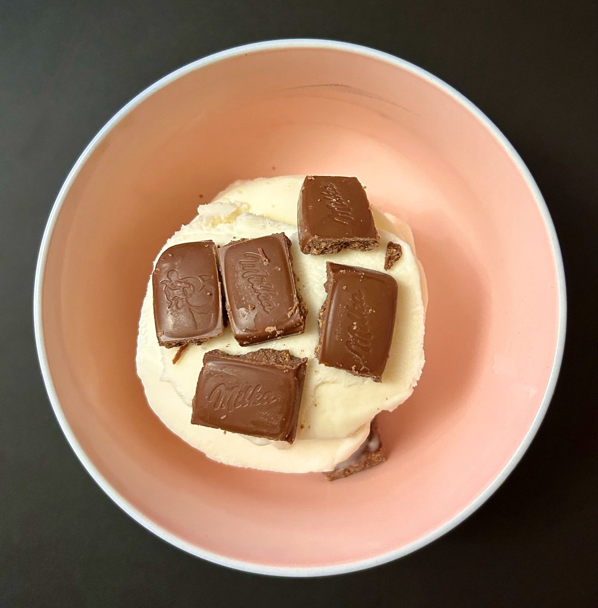 LottieThePanda's tweet photo. 7th Last day 🥳🥳

~2mad~
• Air-fried chicken 
• Vegetable mix
• Konjac noodles
• Strawberry electrolytes 
319 cals

• Dairy ice cream
• Biscoff milka chocolate
273 cals https://t.co/DzLBD2X1Kr