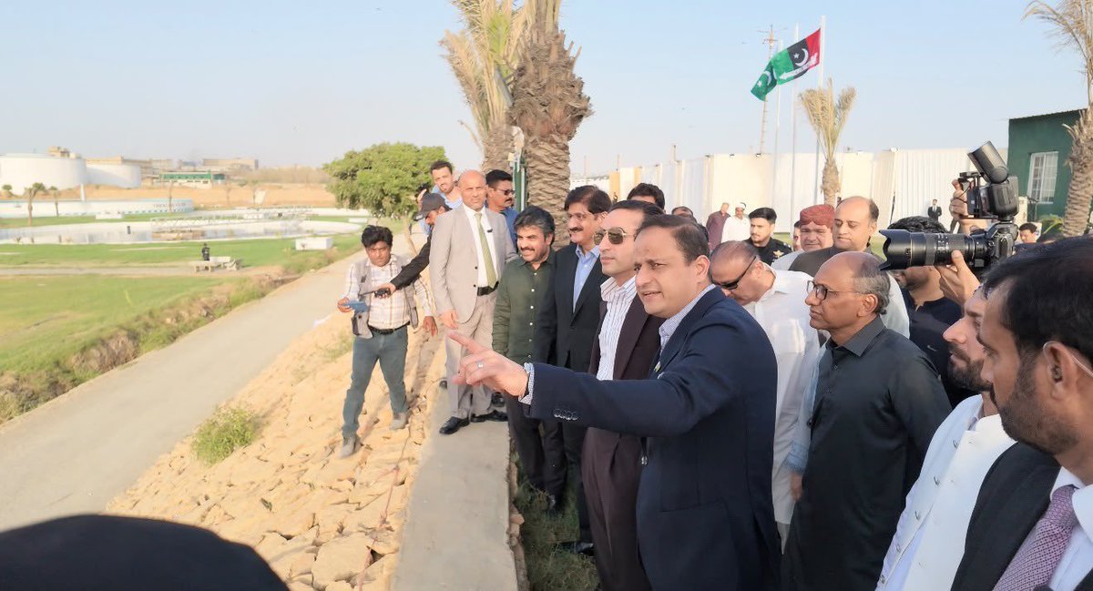 OsmanRThari78's tweet photo. Chairman PPP @BBhuttoZardari inaugurated the 35 MGD facility and launched the 65 MGD industrial water treatment project under Karachi Industrial Water Park, while reviewing the ongoing work at the site.
@BakhtawarBZ @AseefaBZ https://t.co/IvZT0vlif2