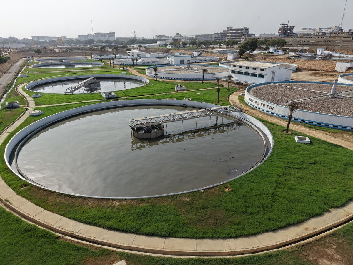 OsmanRThari78's tweet photo. Chairman PPP @BBhuttoZardari inaugurated the 35 MGD facility and launched the 65 MGD industrial water treatment project under Karachi Industrial Water Park, while reviewing the ongoing work at the site.
@BakhtawarBZ @AseefaBZ https://t.co/IvZT0vlif2